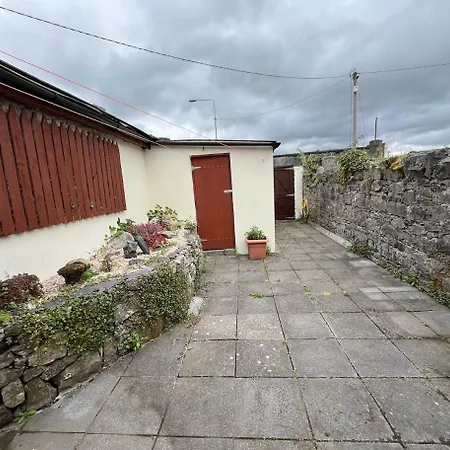 Town House With Patio Villa Sligo Exterior photo